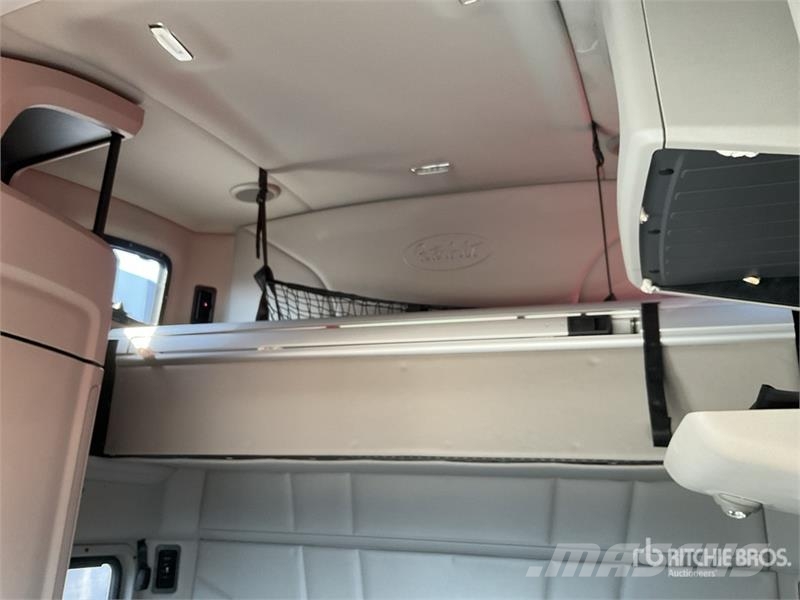 Peterbilt 579 Trekkers