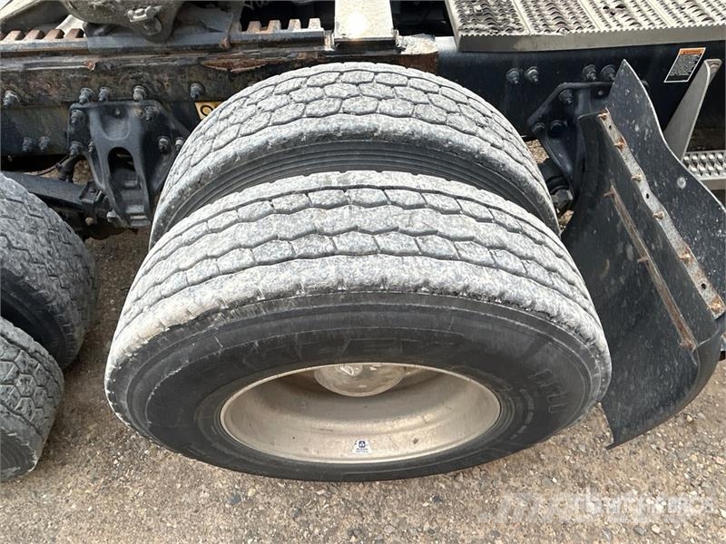 Peterbilt 579 Trekkers