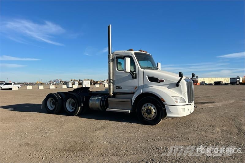 Peterbilt 579 Naudoti vilkikai