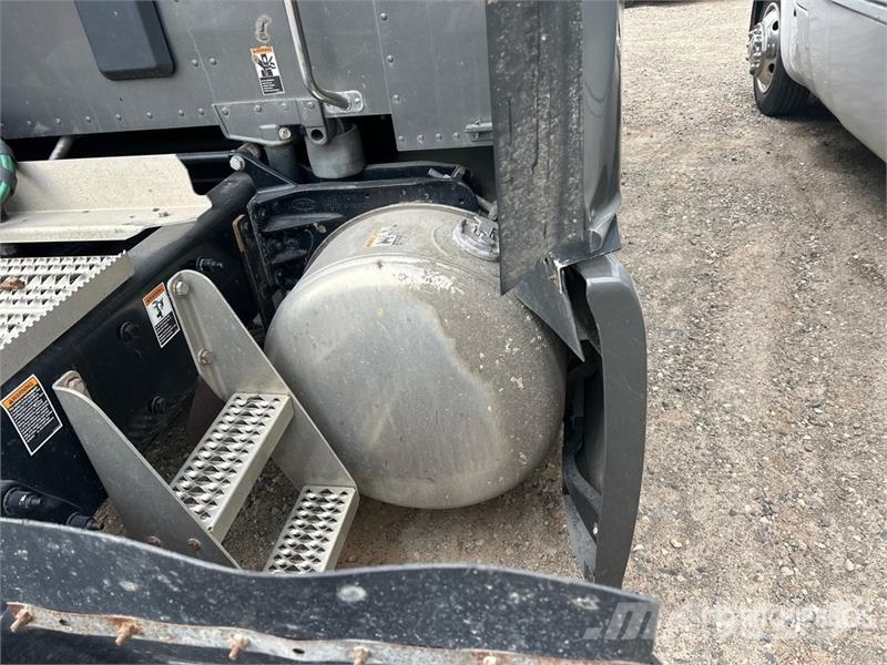 Peterbilt 579 Trekkers