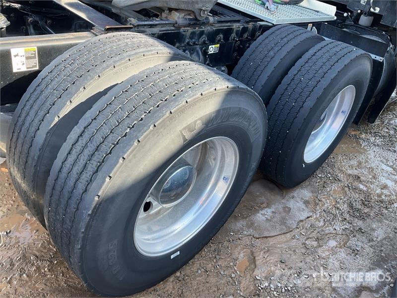Peterbilt 579 Trekkers