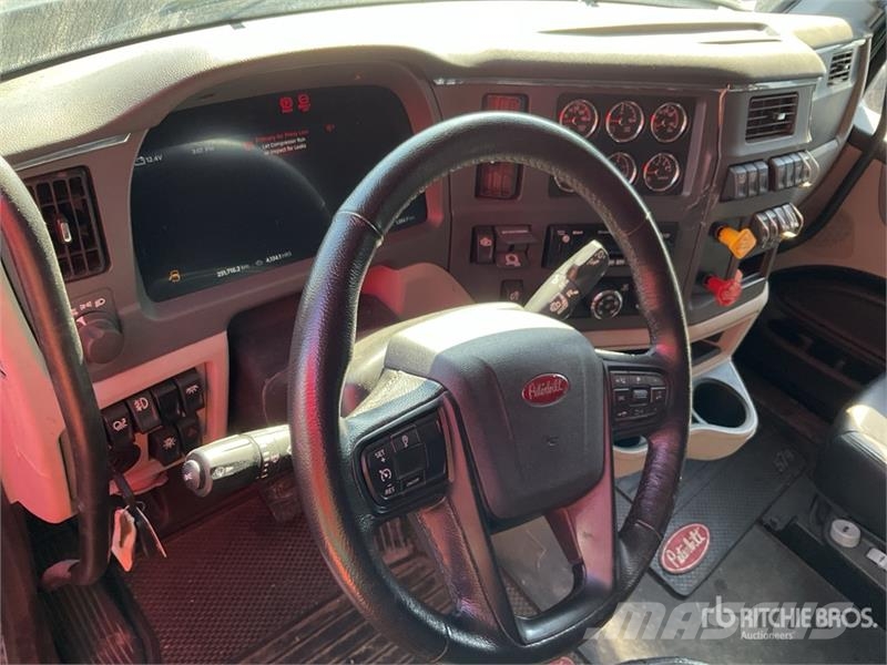 Peterbilt 579 Trekkers