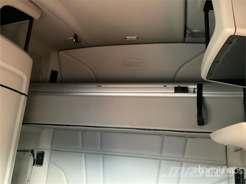 Peterbilt 579 6x4 T/A Sleeper Truck Tractor Tractores (camiões)