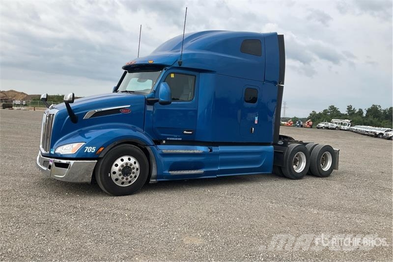 Peterbilt 579 6x4 T/A Sleeper Truck Tractor Tractores (camiões)