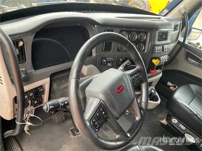 Peterbilt 579 6x4 T/A Sleeper Truck Tractor Tractores (camiões)