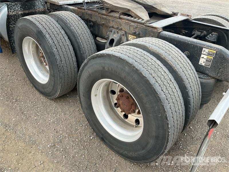 Peterbilt 579 6x4 T/A Sleeper Truck Tractor Tractores (camiões)