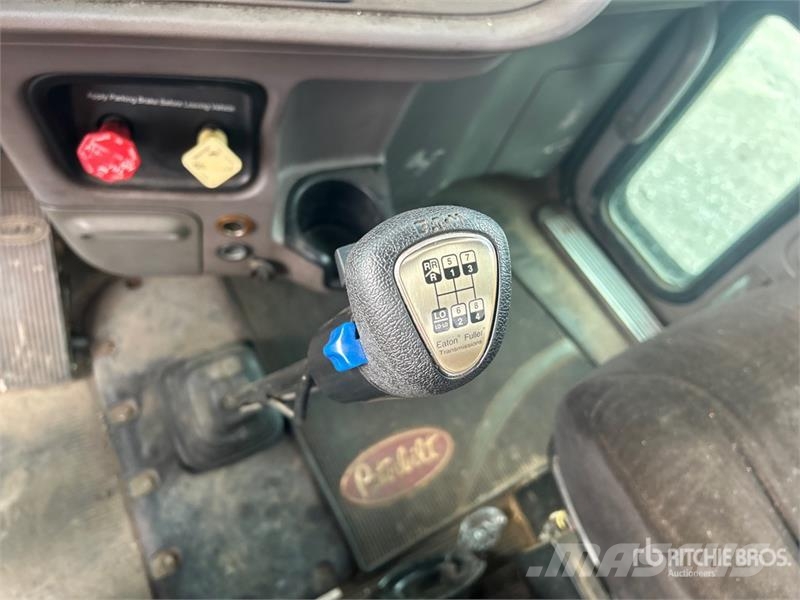 Peterbilt 8500 on Peterbilt 367 6x4 Grapple Truck Grijpers