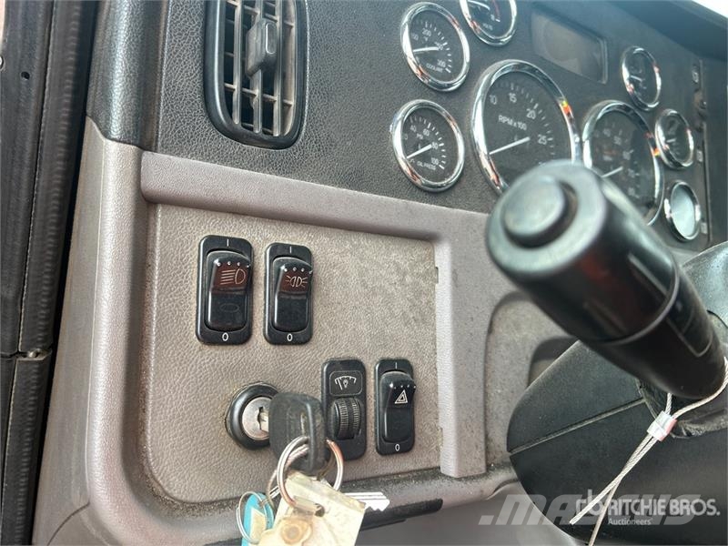 Peterbilt 8500 on Peterbilt 367 6x4 Grapple Truck Grijpers