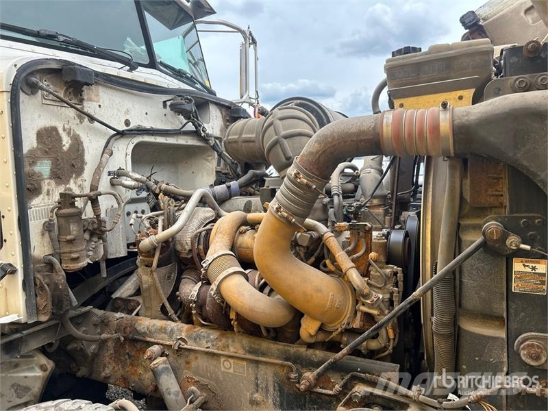 Peterbilt 8500 on Peterbilt 367 6x4 Grapple Truck Grijpers