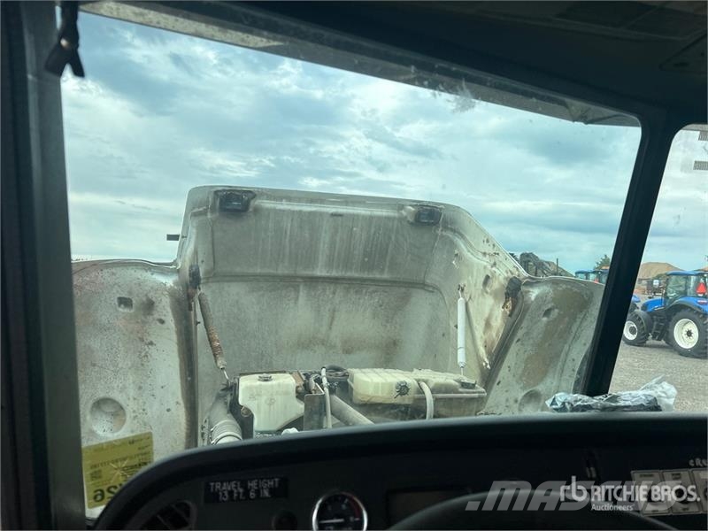 Peterbilt 8500 on Peterbilt 367 6x4 Grapple Truck Grijpers