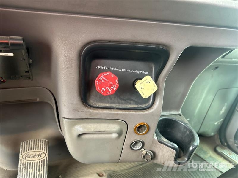 Peterbilt 8500 on Peterbilt 367 6x4 Grapple Truck Grijpers