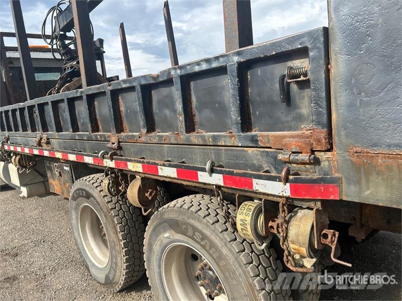 Peterbilt 8500 on Peterbilt 367 6x4 Grapple Truck Grijpers