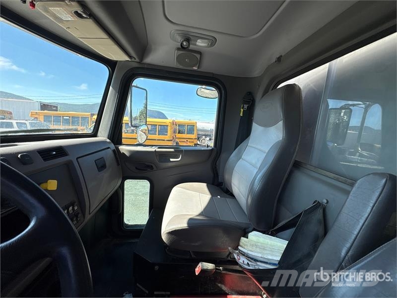 Peterbilt PB337 4x2 Fuel and Lube Truck Tankbiler