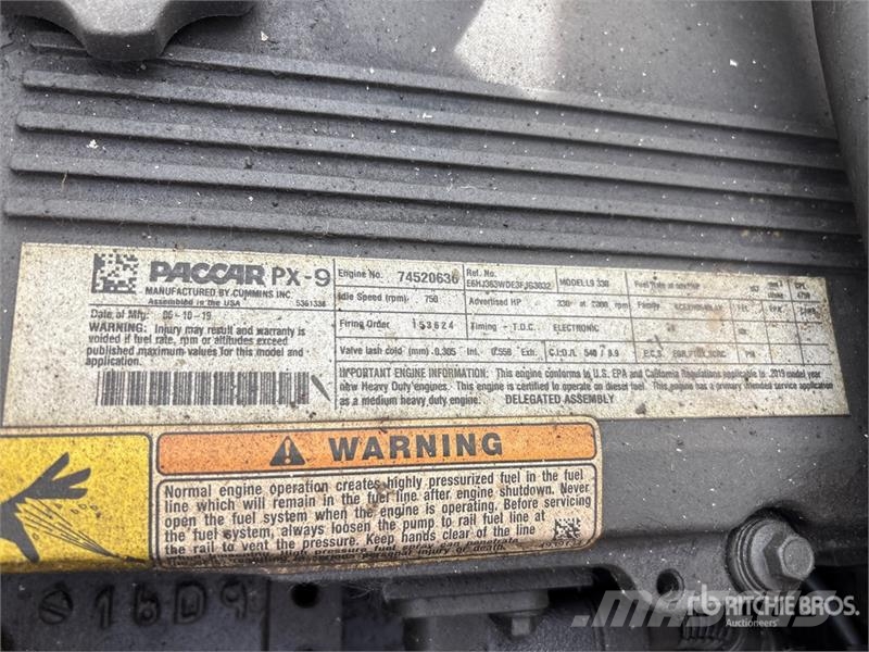 Peterbilt PB337 4x2 Fuel and Lube Truck Tankbiler