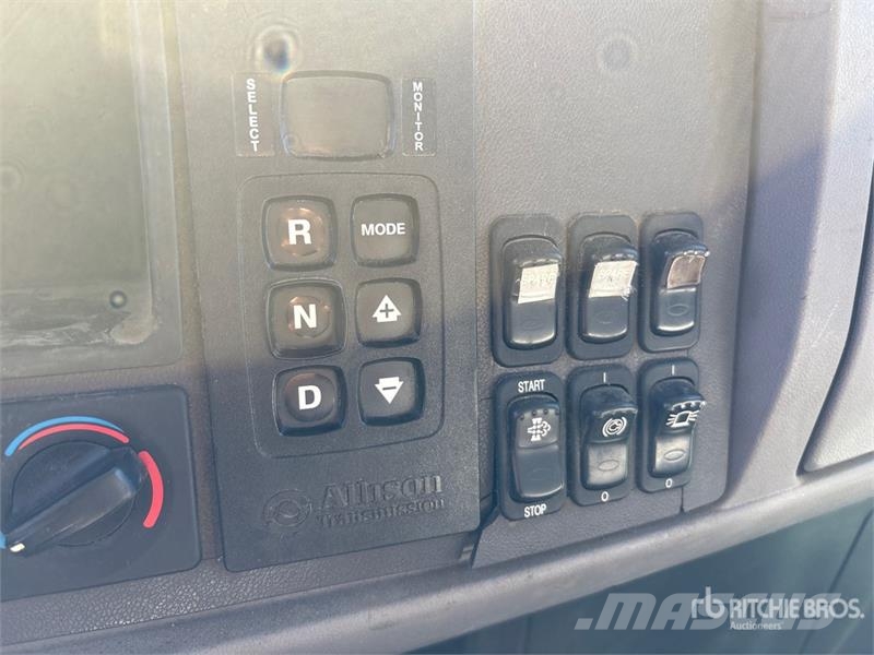 Peterbilt PB337 4x2 Fuel and Lube Truck Tankbiler