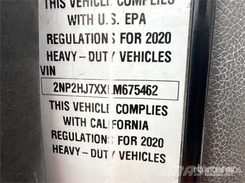 Peterbilt PB337 4x2 Fuel and Lube Truck Tankbiler