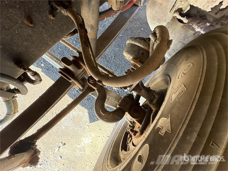 Peterbilt PB337 4x2 Fuel and Lube Truck Tankbiler