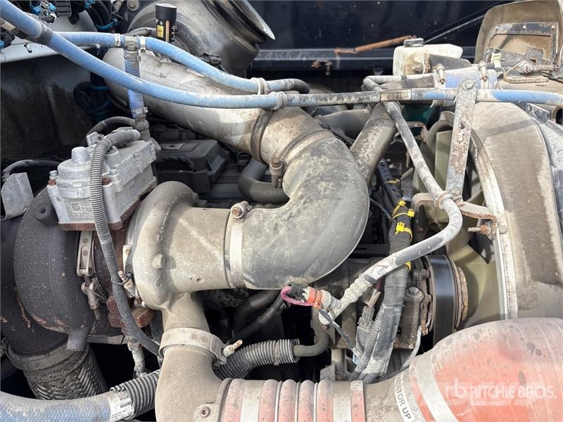 Peterbilt PB337 4x2 Fuel and Lube Truck Tankbiler