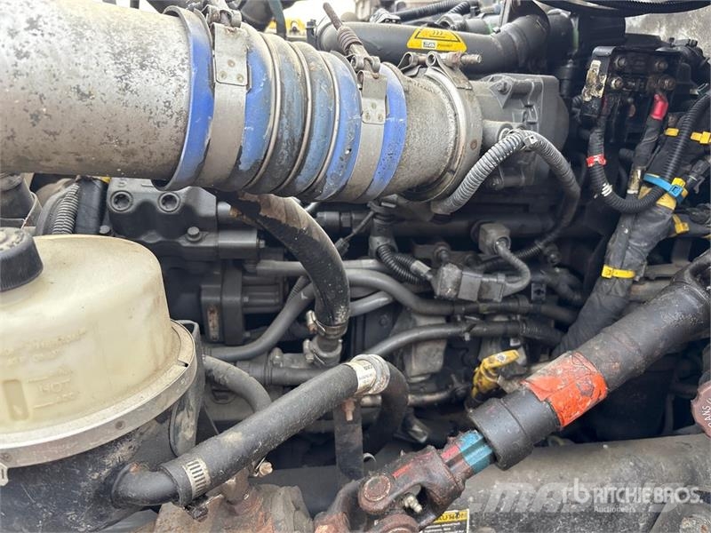 Peterbilt PB337 4x2 Fuel and Lube Truck Tankbiler