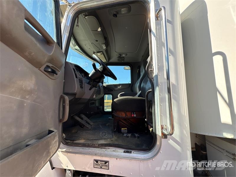 Peterbilt PB337 4x2 Fuel and Lube Truck Tankbiler