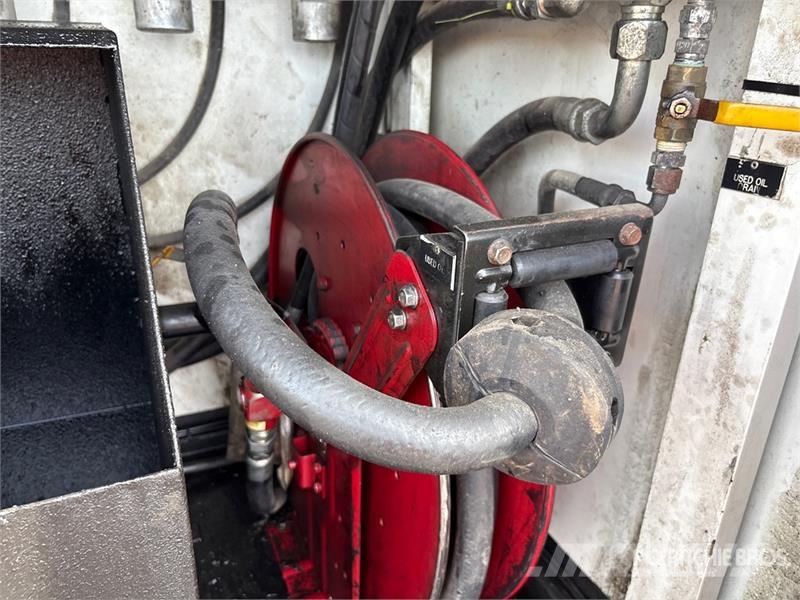 Peterbilt PB337 4x2 Fuel and Lube Truck Tankbiler