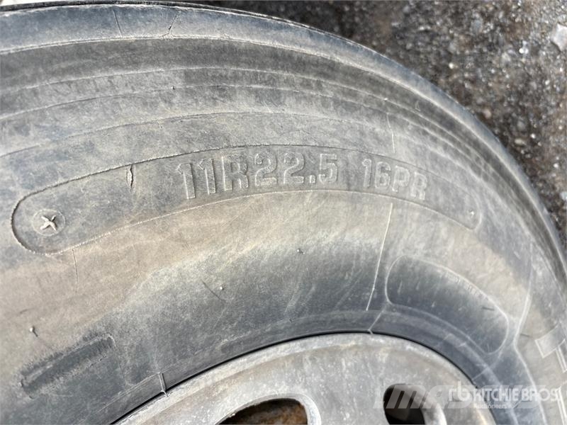 Peterbilt PB337 4x2 Fuel and Lube Truck Tankbiler