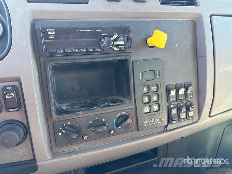 Peterbilt PB337 4x2 Fuel and Lube Truck Tankbiler