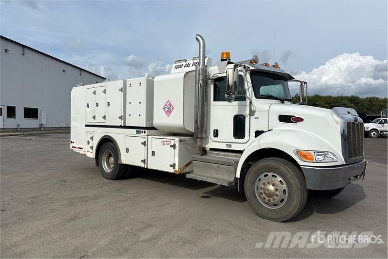 Peterbilt PB337 4x2 Fuel and Lube Truck Tankbiler