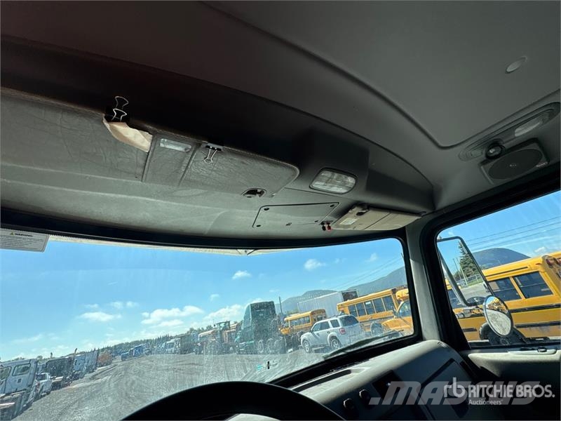 Peterbilt PB337 4x2 Fuel and Lube Truck Tankbiler
