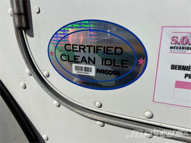 Peterbilt PB337 4x2 Fuel and Lube Truck شاحنات ذات صهاريج