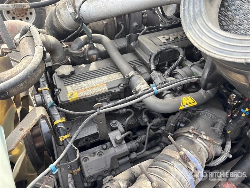 Peterbilt PB337 4x2 Fuel and Lube Truck Tankbiler