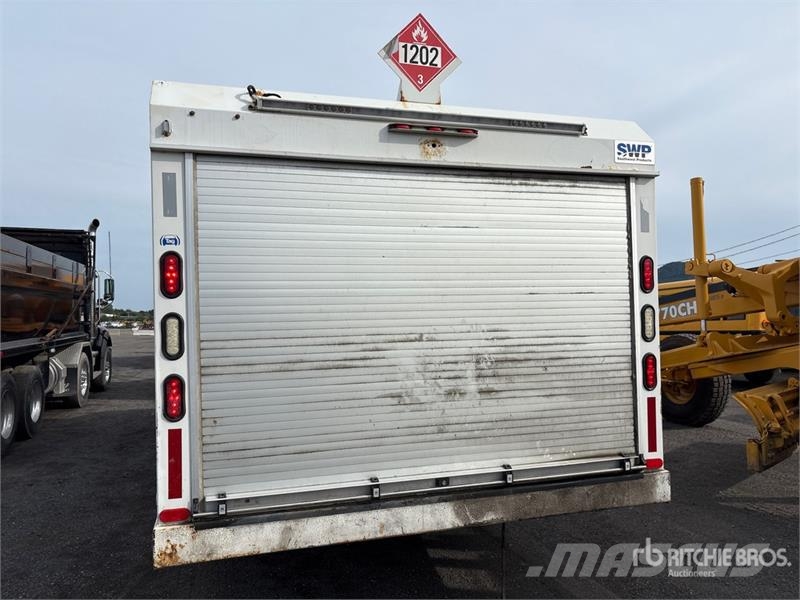 Peterbilt PB337 4x2 Fuel and Lube Truck Tankbiler