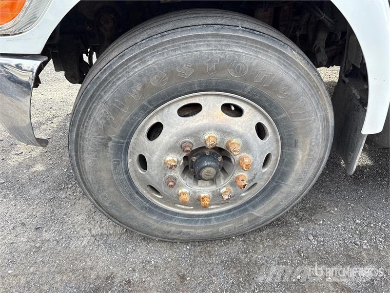 Peterbilt PB337 4x2 Fuel and Lube Truck Tankbiler
