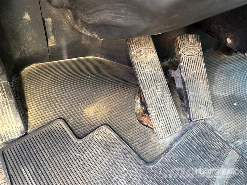 Peterbilt PB337 4x2 Fuel and Lube Truck Tankbiler