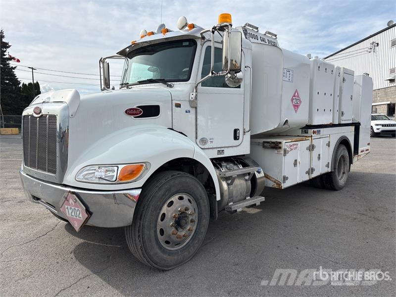 Peterbilt PB337 4x2 Fuel and Lube Truck Tankbiler