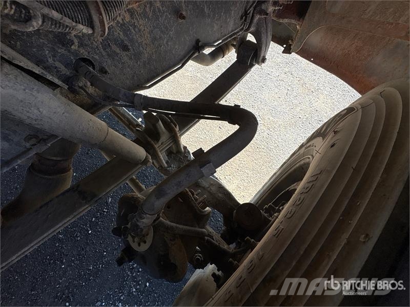 Peterbilt PB337 4x2 Fuel and Lube Truck Tankbiler
