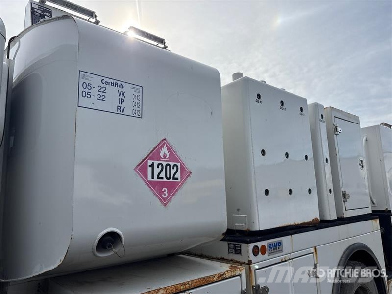 Peterbilt PB337 4x2 Fuel and Lube Truck Tankbiler