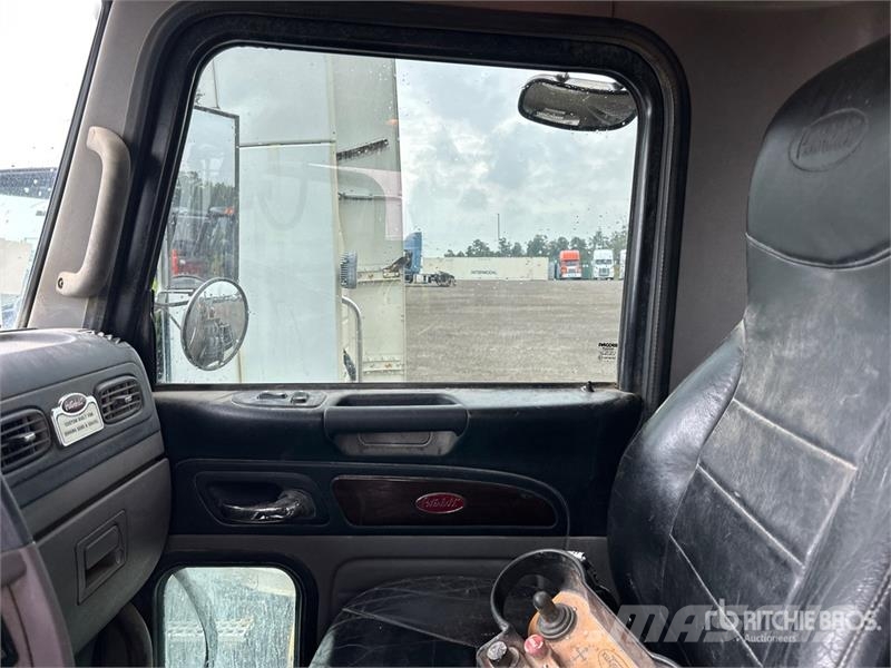 Peterbilt UL-20 on Peterbilt 365 8x4 Stone Spreader Truck Betoonkivi tootmise masinad