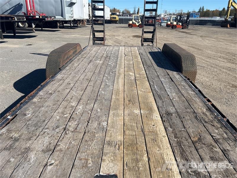 PJ Trailers Trailers 18 ft T/A Equipment Trailer Rimorchio per il trasporto di veicoli