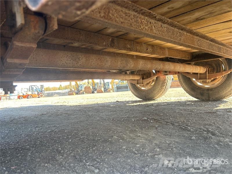 PJ Trailers Trailers 18 ft T/A Equipment Trailer Rimorchio per il trasporto di veicoli
