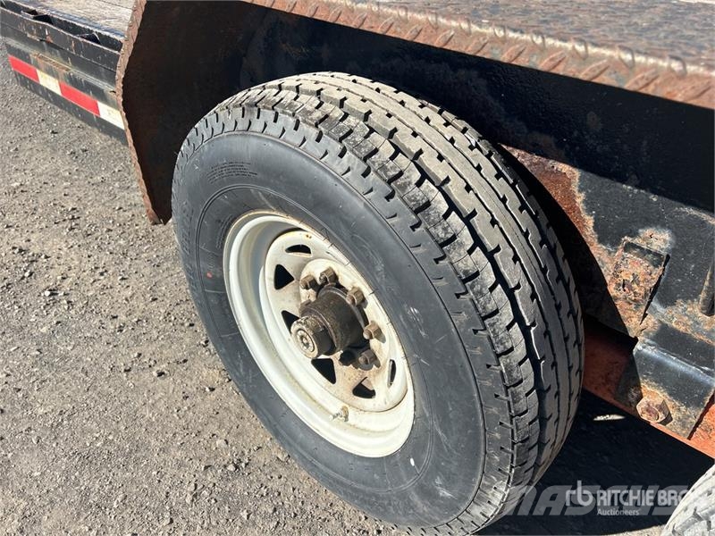 PJ Trailers Trailers 18 ft T/A Equipment Trailer Rimorchio per il trasporto di veicoli