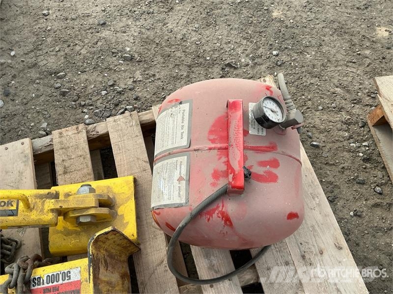 Portable Air Tank, Floor Jack, (2) Dump-Lok Safety Inne akcesoria