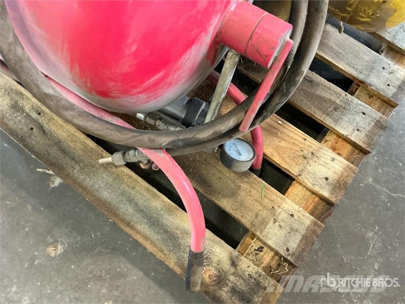 Portable Air Tanks and Floor Jack Andre komponenter
