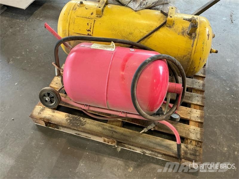 Portable Air Tanks and Floor Jack Andre komponenter