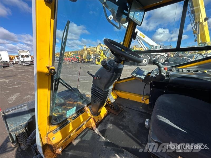 Prinoth's SW48HY Sidewalk Plow Andre komponenter