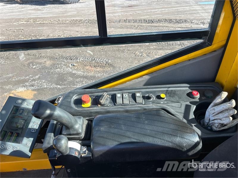 Prinoth's SW48HY Sidewalk Plow Andre komponenter