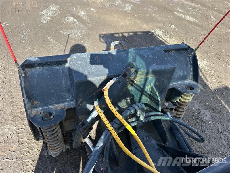 Prinoth's SW48HY Sidewalk Plow Andre komponenter