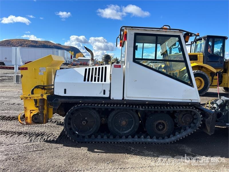 Prinoth's SW48HY Sidewalk Plow Andre komponenter