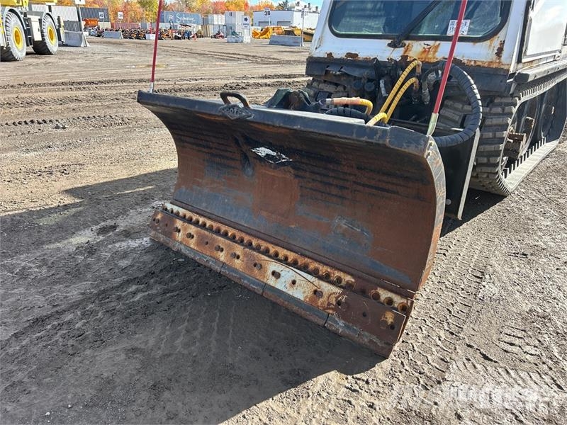 Prinoth's SW48HY Sidewalk Plow Andre komponenter