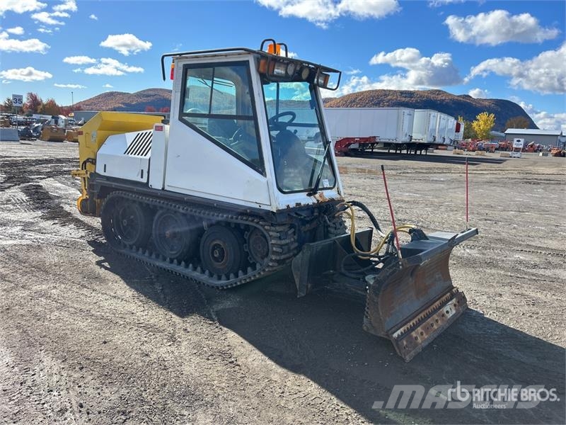 Prinoth's SW48HY Sidewalk Plow Andre komponenter